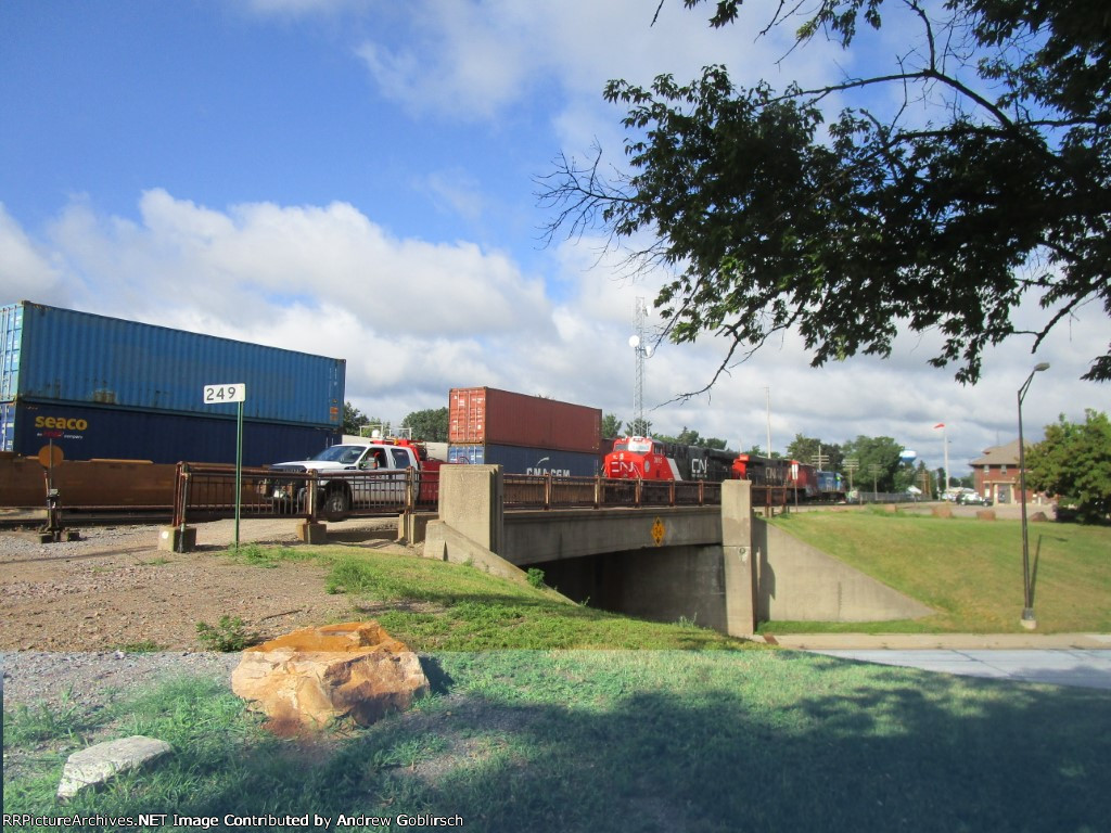 CN 2880, 3815, Truck + GTW 4928